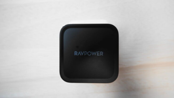 RAVPower『RP-PC133』 の本体側面