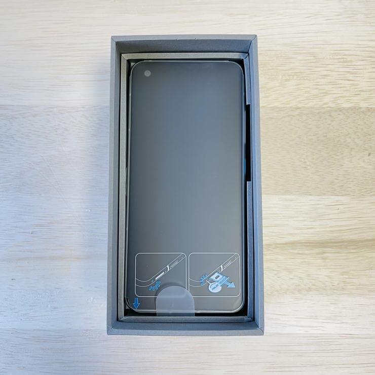 Zenfone8(ZS590KS)のパッケージ内本体